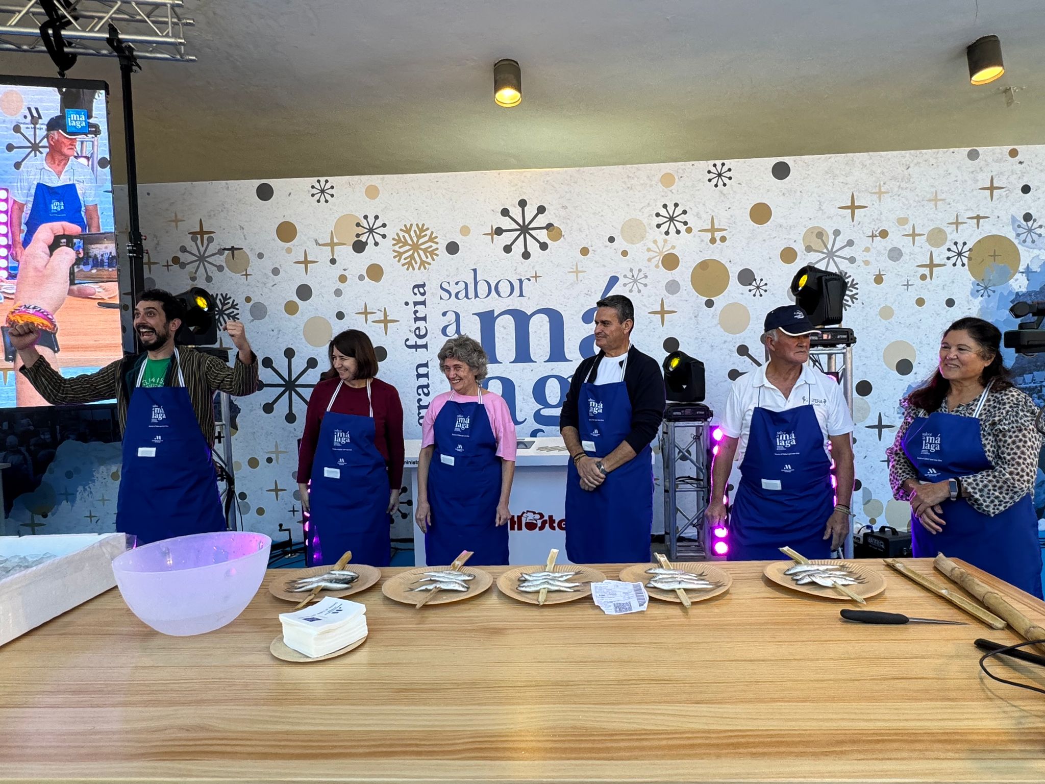La Gran Feria Sabor a Málaga celebra una gran espetada solidaria con 40 kilos de sardinas - Gastronomía y Moda
