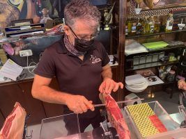Cristo Muñoz Montes, el Maestro cortador de jamón con varios premios Guinness - Gastronomía y Moda