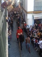 Carlos V e Isabel de Portugal reviven su entrada en Sevilla 500 años después con un desfile sin precedentes - Gastronomía y Moda