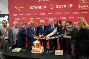 Sevilla recibe el primer vuelo directo de Turkish Airlines procedente de Estambul - Gastronomía y Moda