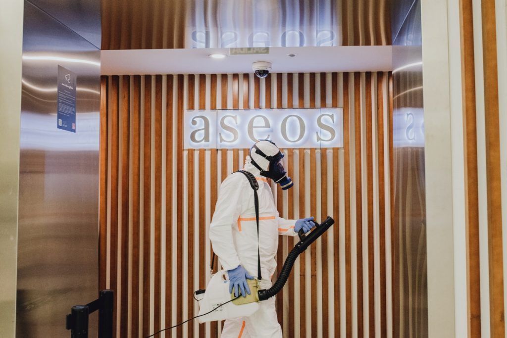 El centro comercial Los Arcos prepara una vuelta segura con un intenso protocolo de limpieza y distintos flujos de movilidad - Gastronomía y Moda