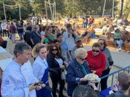 La Gran Feria Sabor a Málaga celebra una gran espetada solidaria con 40 kilos de sardinas - Gastronomía y Moda