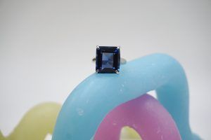 Luce anillo con 'pedrusco' Dlujo Jewel sin necesidad de dejarte el sueldo - Gastronomía y Moda