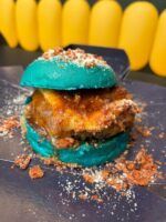 Las abuelas inspiran una de las hamburguesas más emotivas de la Navidad en Sevilla - Gastronomía y Moda
