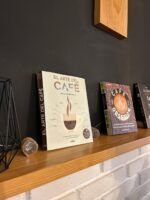 Adèlia Café eleva el desayuno en Santiago de Compostela con pan artesano, café de especialidad y un espacio pet friendly - Gastronomía y Moda