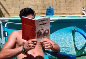 Verdades con chanclas, el libro de Antonio Fagundo que invita a redescubrir la curiosidad sin prisas - Gastronomía y Moda