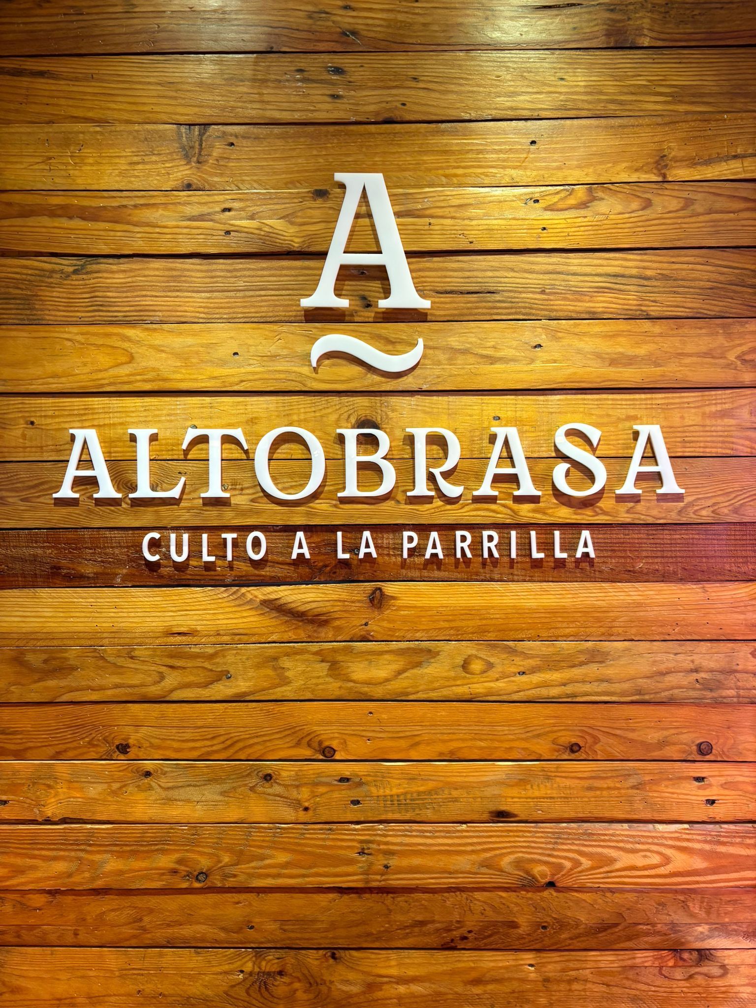 Altobrasa revoluciona el culto a la parrilla en Sevilla tras la visita de Ana Isabel Pareja - Gastronomía y Moda