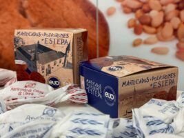 El Consejo Regulador del Mantecado y Polvorón de Estepa homenajea a la Escuela Universitaria de Osuna - Gastronomía y Moda