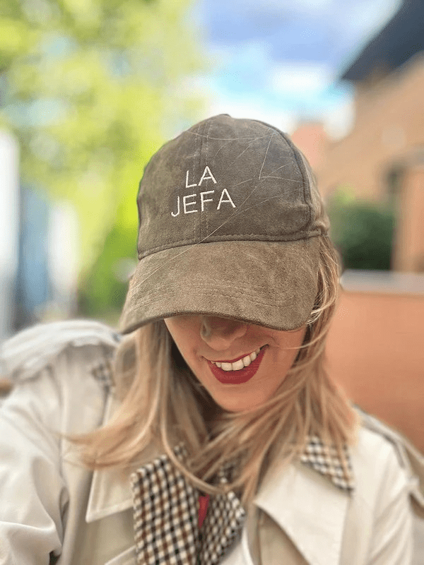 La Jefa tiene la gorra para este invierno que no puede faltar en tus looks - Gastronomía y Moda