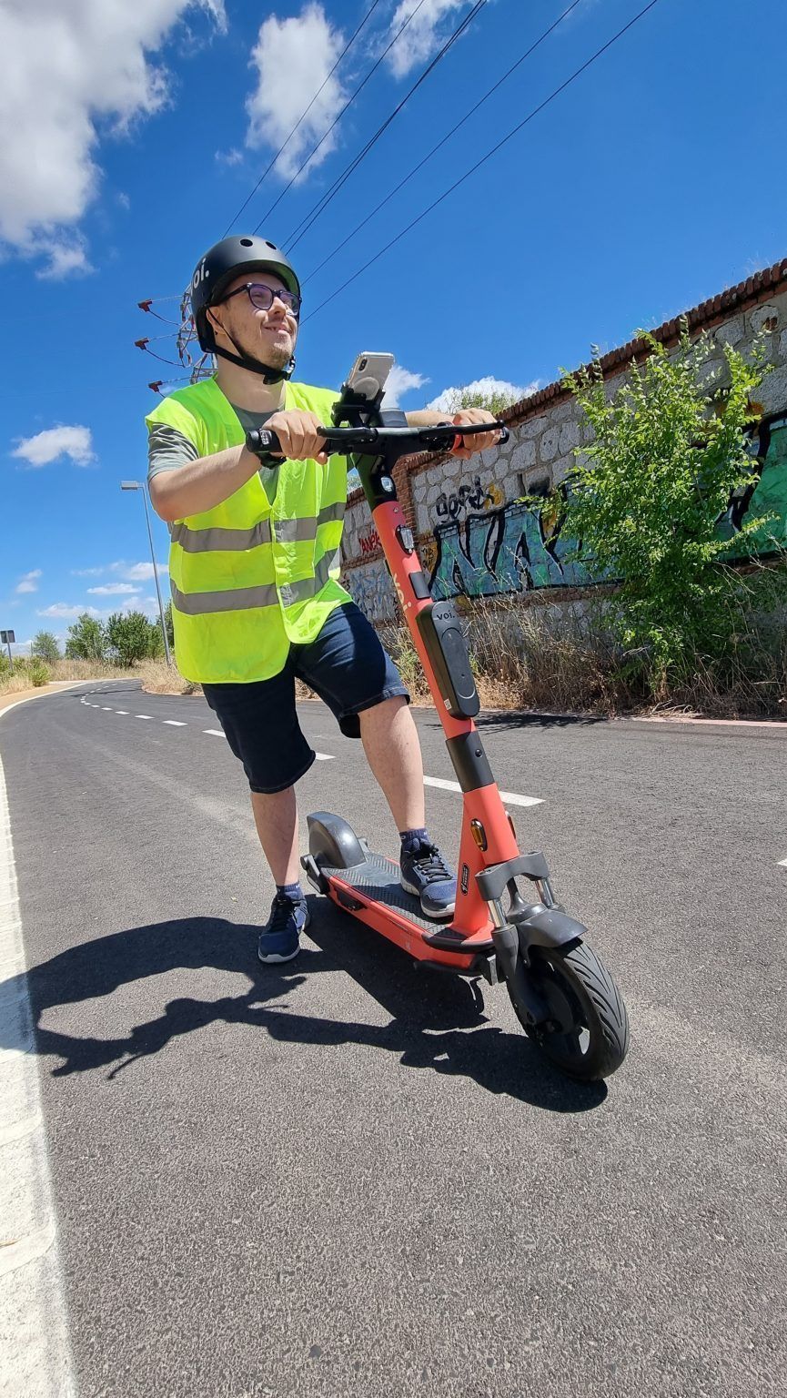 Down España y Voi Technology se unen en TORRE SEVILLA por una micromovilidad inclusiva, sostenible y segura - Gastronomía y Moda