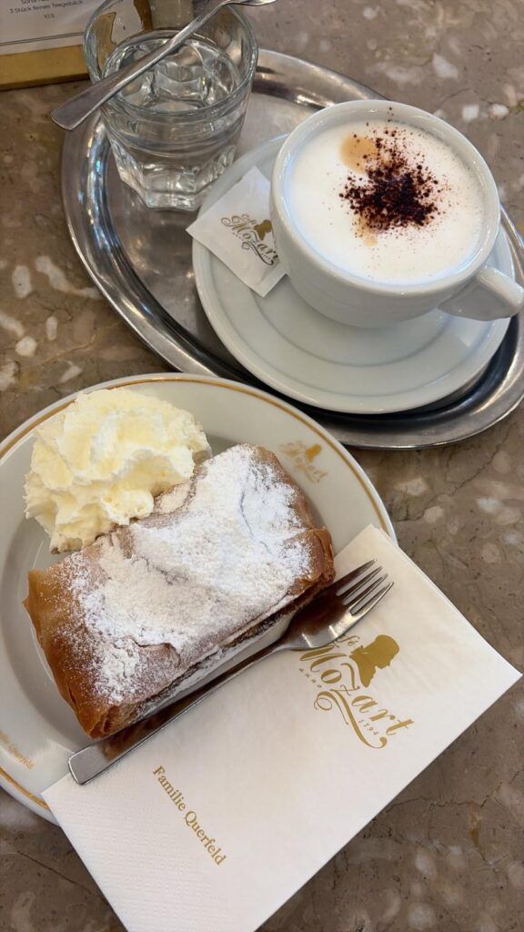 Café Mozart de Viena: así es uno de sus cafés más famosos y su tradicional Apfelstrudel Café Mozart de Viena: así es uno de sus cafés más famosos y su tradicional Apfelstrudel - Gastronomía y Moda