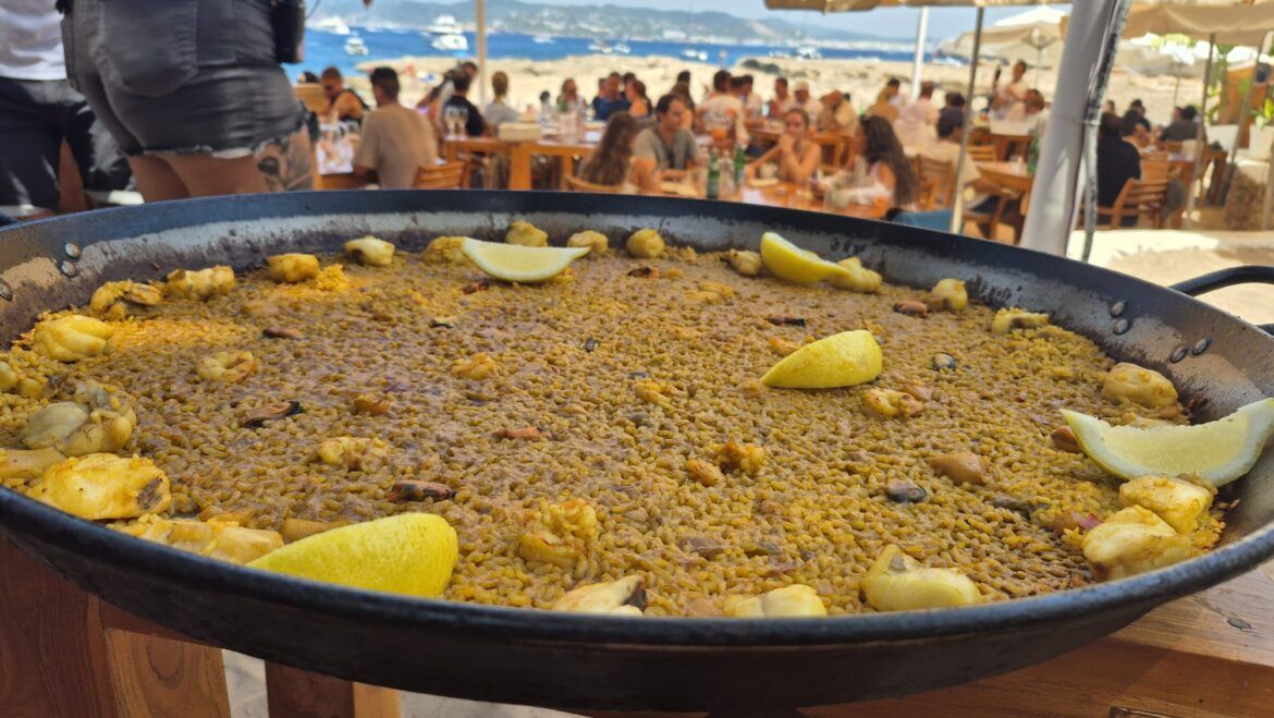 CBbC Cala Bassa en Ibiza: cocina mediterránea de primera calidad en una de las playas más bellas de la isla CBbC Cala Bassa en Ibiza: cocina mediterránea de primera calidad en una de las playas más bellas de la isla - Gastronomía y Moda