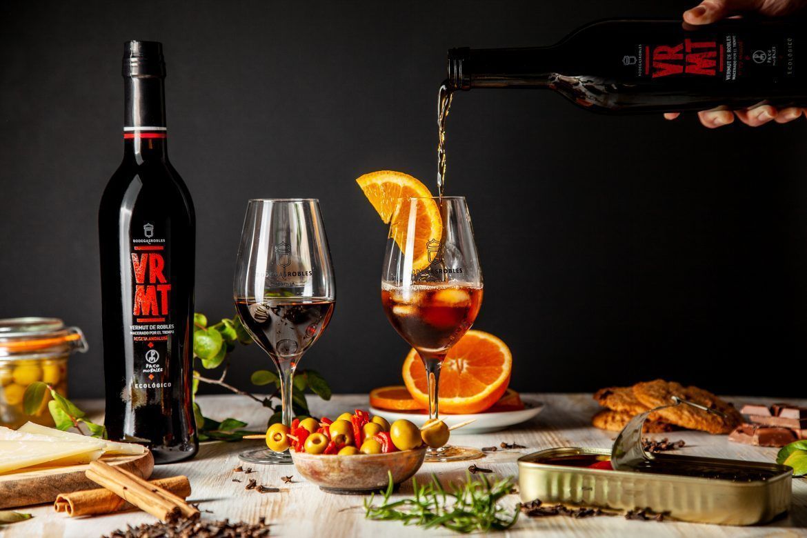“VRMT Receta Andalusí”, el vermut de Bodegas Robles y Paco Morales “VRMT Receta Andalusí”, el vermut de Bodegas Robles y Paco Morales - Gastronomía y Moda