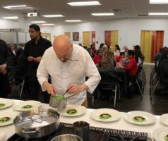 El chef Andrés Torres lidera en Estados Unidos una acción solidaria que emociona al mundo gastronómico - Gastronomía y Moda