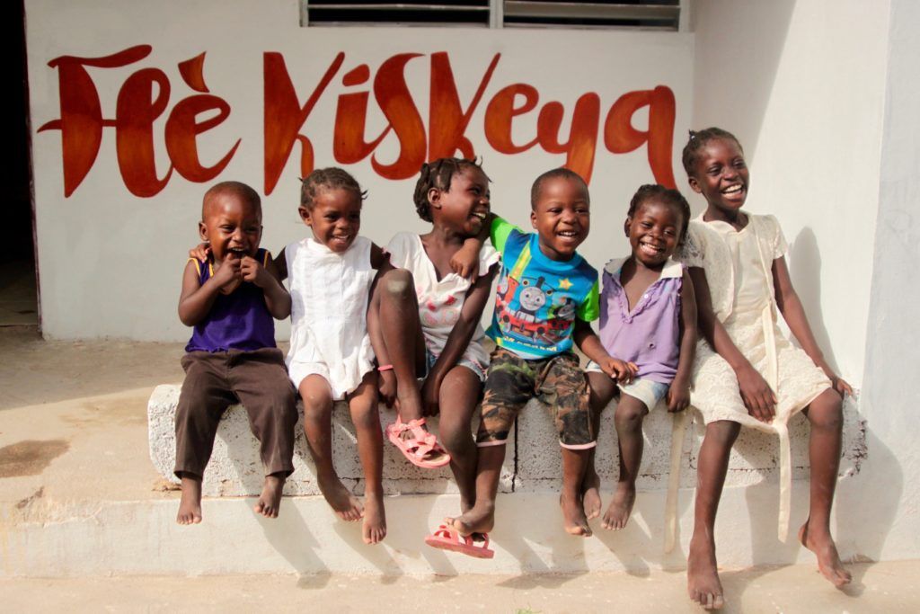 Flores de Kiskeya, ejemplar proyecto solidario para ayudar a las mujeres embarazadas más vulnerables de Anse-à-Pitres - Gastronomía y Moda