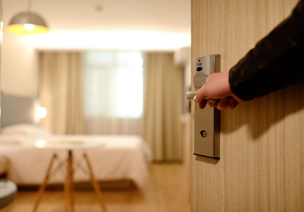 Dicotomía entre Hotel y Apartamento Turístico by Rodrigo González - Gastronomía y Moda