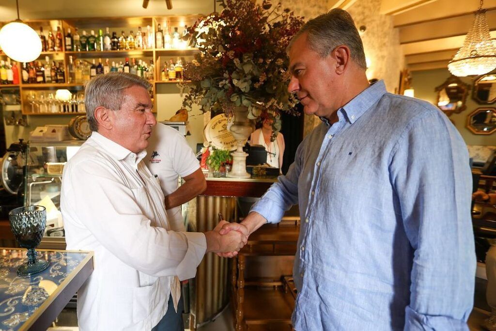 El alcalde de Sevilla, José Luis Sanz, visita el Gran Café España - Gastronomía y Moda