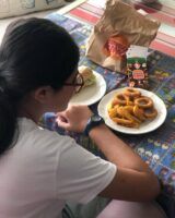 Díaz Ayuso celebra el 50º aniversario de Burger King en España en el emblemático local de la Plaza de los Cubos - Gastronomía y Moda