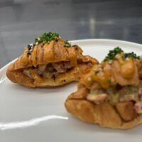 Casa Pedro en Puente Genil, un croissant de tartar de salchichón que marca la diferencia - Gastronomía y Moda
