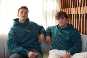 Varus lanza una sudadera inspirada en La Habana para apoyar a Cuba - Gastronomía y Moda