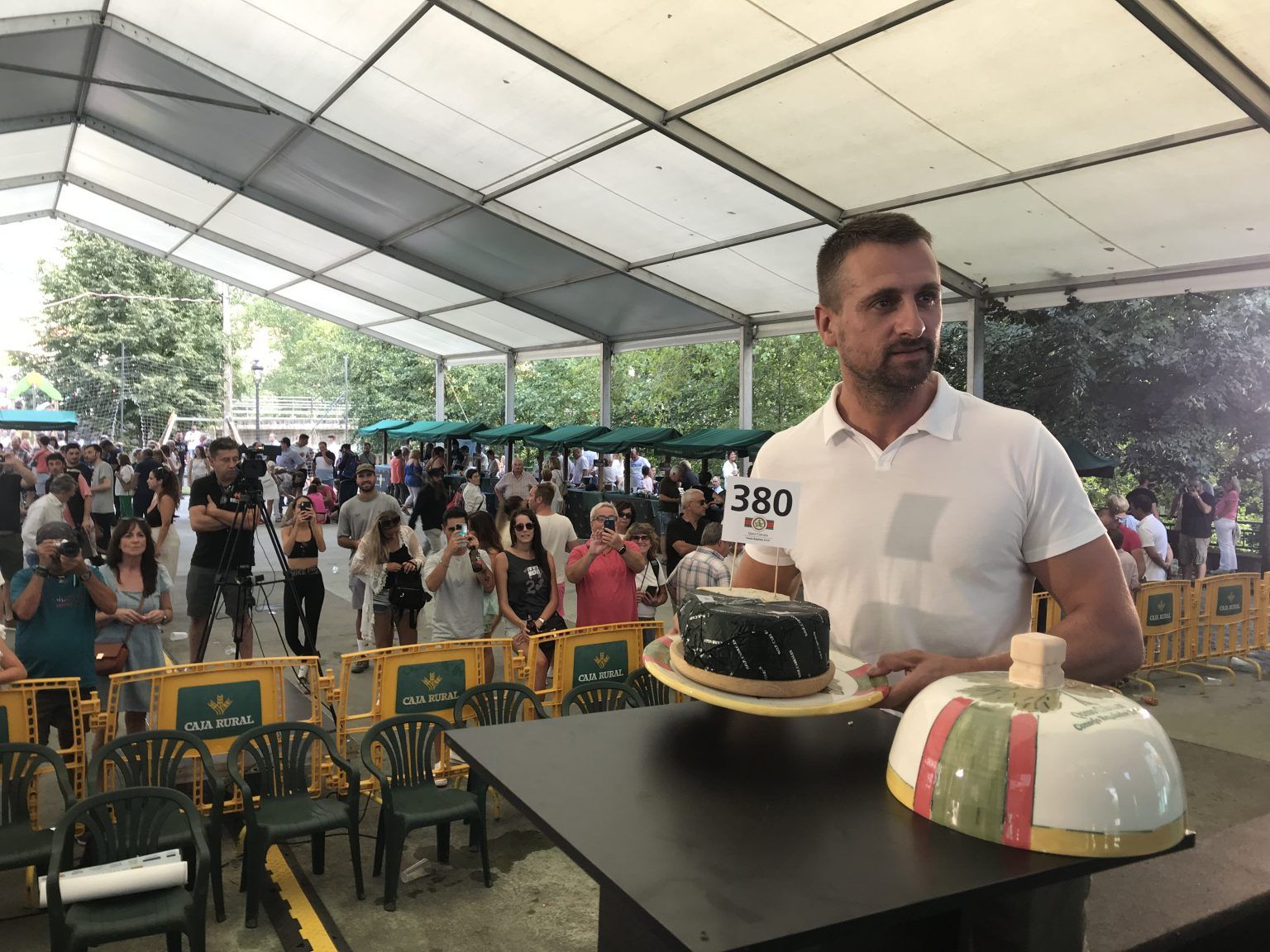 La subasta por el mejor Queso Cabrales del mundo, a por el tercer Guinness World Record - Gastronomía y Moda