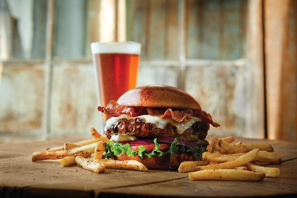 Fridays y Uber Eats se unen a la celebración de la Super Bowl - Gastronomía y Moda