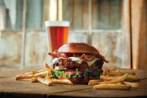 Fridays y Uber Eats se unen a la celebración de la Super Bowl - Gastronomía y Moda