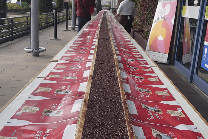 La Galería de Cristal de Cibeles, testigo del turrón de chocolate más grande del mundo - Gastronomía y Moda