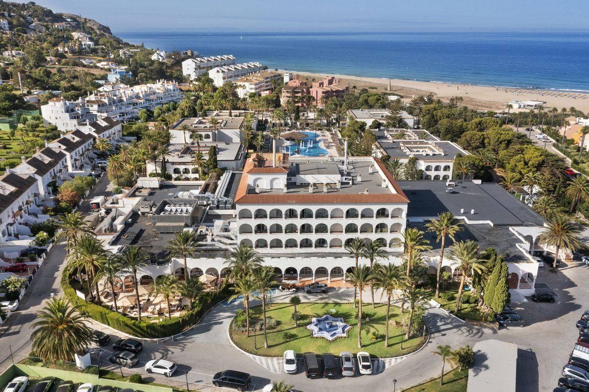 Los amantes de La Perdida podrán disfrutar de su popular asador gastronómico en el Hotel Meliá Atlanterra de Zahara de los Atunes . Gastronomía y Moda