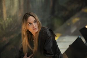 Llega a los cines Couture, la nueva película de Angelina Jolie, ambientada en la Semana de la Moda de París - Gastronomía y Moda