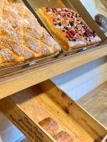Fans Coffee & Bakery, el sabor de origen en la cafetería más pop de Madrid ☕ - Gastronomía y Moda