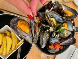 Charnela celebra su sexto aniversario con una nueva apertura en Madrid - Gastronomía y Moda