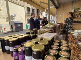 El tradicional Mercado de Todos los Santos de Murcia, un año más te espera en la Plaza de San Pedro - Gastronomía y Moda