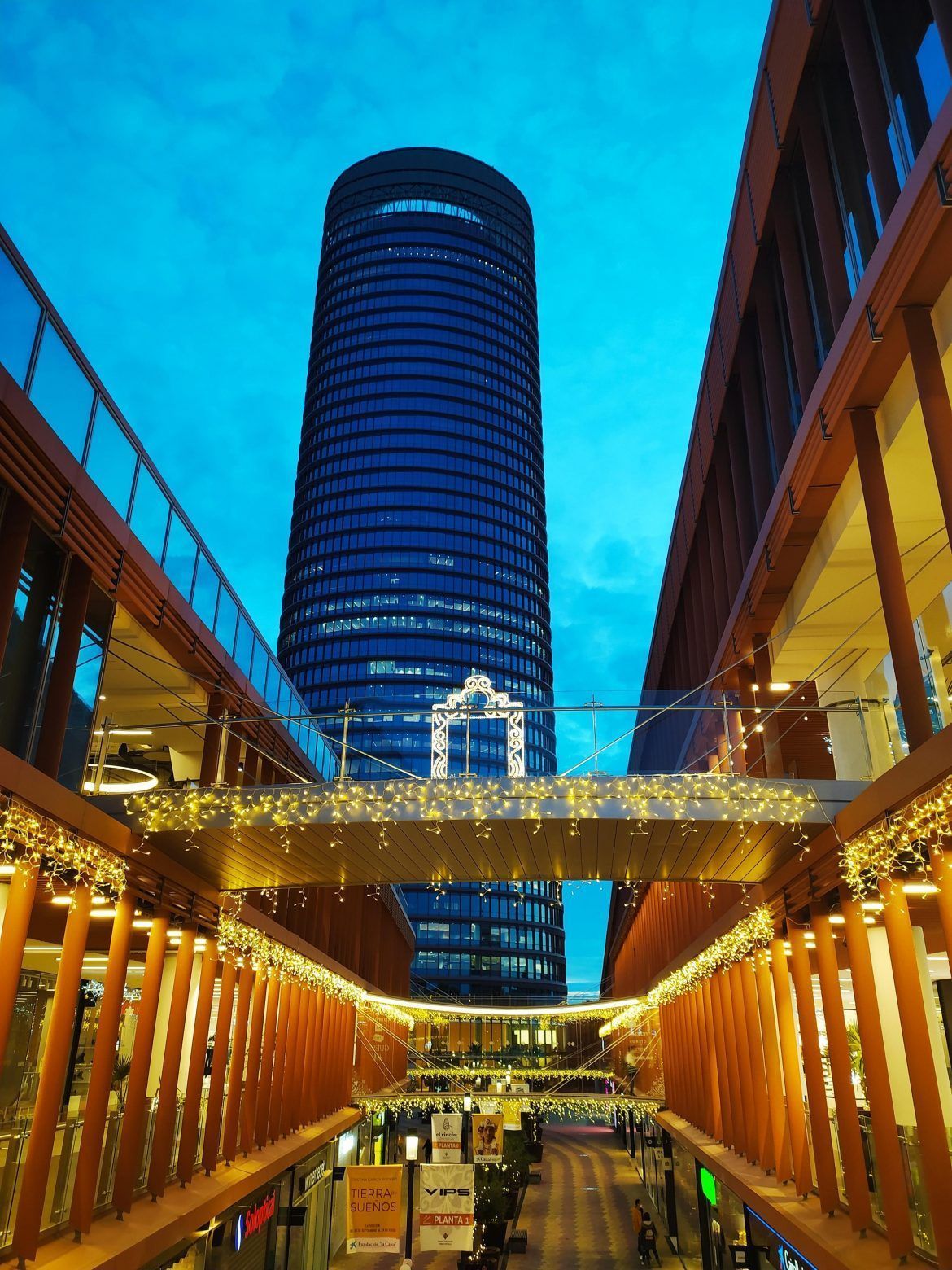 El Centro Comercial TORRE SEVILLA celebra la Navidad más solidaria - Gastronomía y Moda
