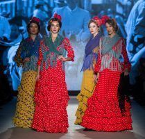 Apoteósica vuelta a la pasarela de la moda flamenca de la mano de We Love Flamenco. Rocío Olmedo: ‘La Feria vuelve para las reinas’. Foto: Aníbal González© - Gastronomía y Moda