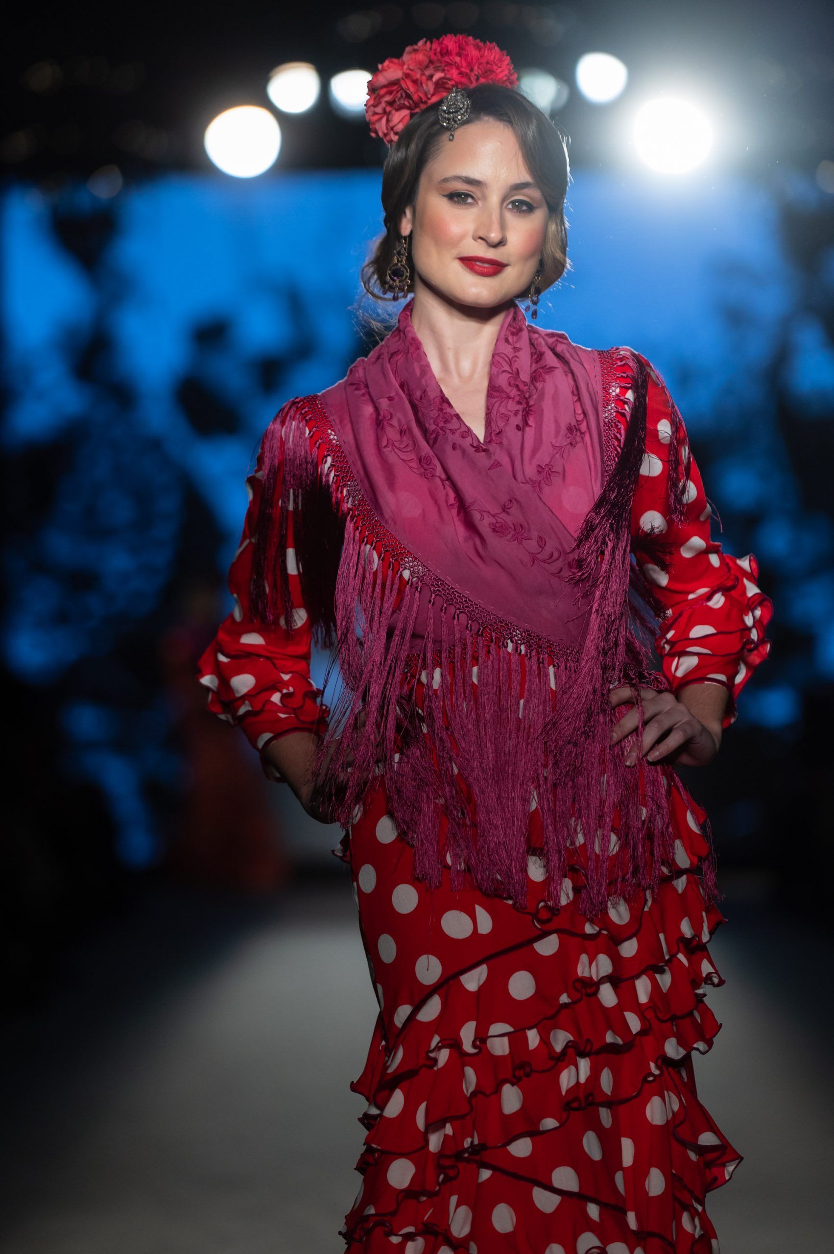 Apoteósica vuelta a la pasarela de la moda flamenca de la mano de We Love Flamenco. Rocío Olmedo: ‘La Feria vuelve para las reinas’. Foto: Aníbal González© - Gastronomía y Moda