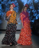 Apoteósica vuelta a la pasarela de la moda flamenca de la mano de We Love Flamenco. Rocío Olmedo: ‘La Feria vuelve para las reinas’. Foto: Aníbal González© - Gastronomía y Moda