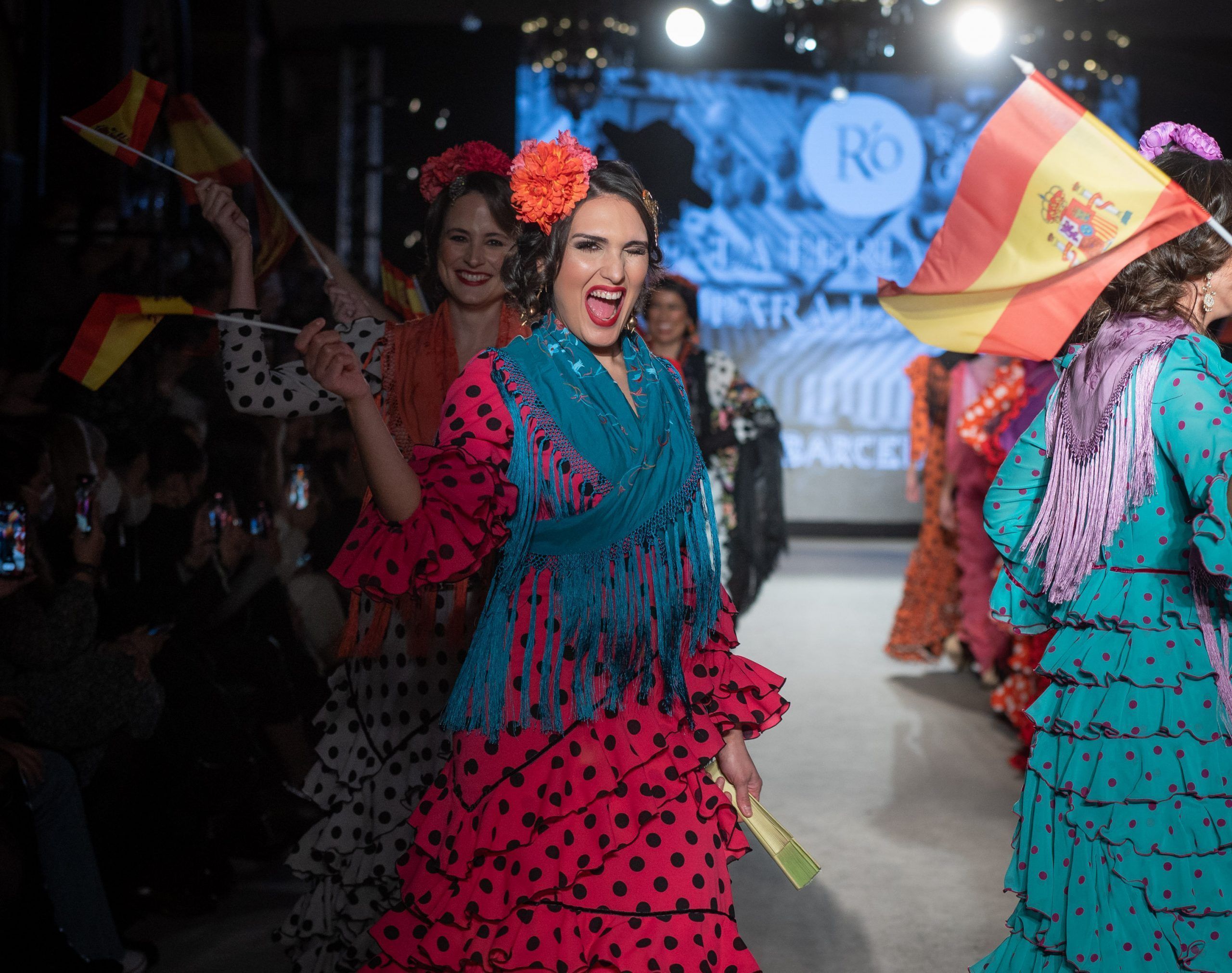 Apoteósica vuelta a la pasarela de la moda flamenca de la mano de We Love Flamenco. Rocío Olmedo: ‘La Feria vuelve para las reinas’. Foto: Aníbal González© - Gastronomía y Moda