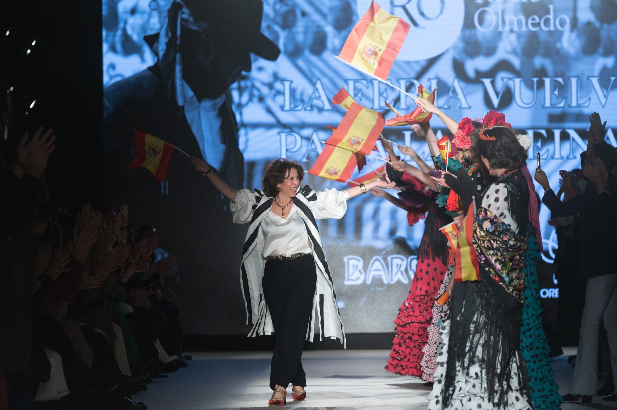 Apoteósica vuelta a la pasarela de la moda flamenca de la mano de We Love Flamenco. Rocío Olmedo: ‘La Feria vuelve para las reinas’. Foto: Aníbal González© - Gastronomía y Moda