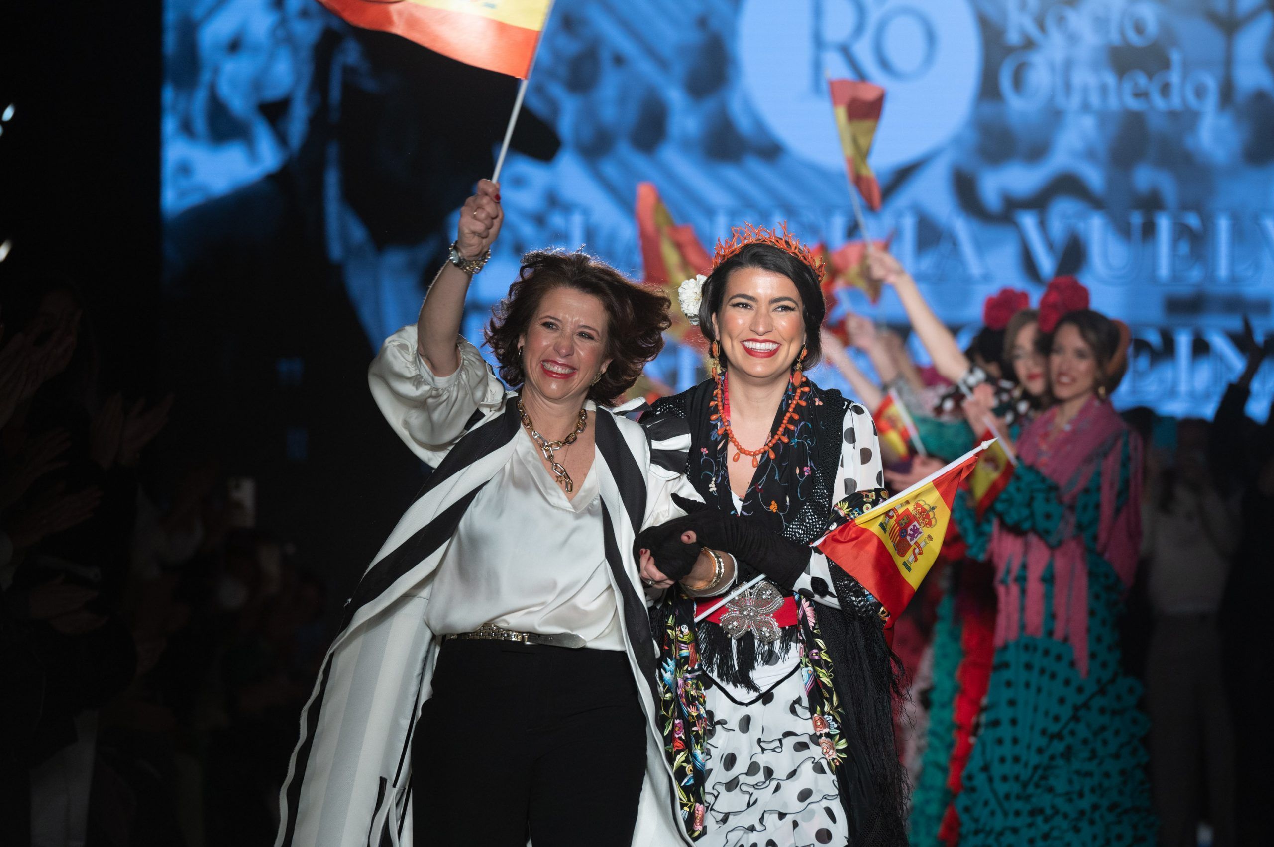 Apoteósica vuelta a la pasarela de la moda flamenca de la mano de We Love Flamenco. Rocío Olmedo: ‘La Feria vuelve para las reinas’. Foto: Aníbal González© - Gastronomía y Moda