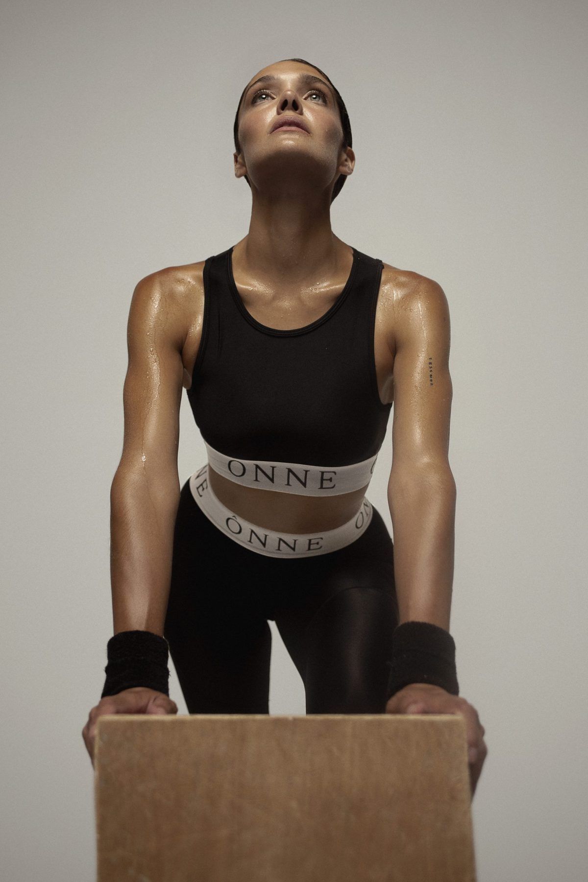 Motívate para volver al gimnasio con los conjuntos deportivos más sofisticados (y sí, son de una marca española) - Gastronomía y Moda