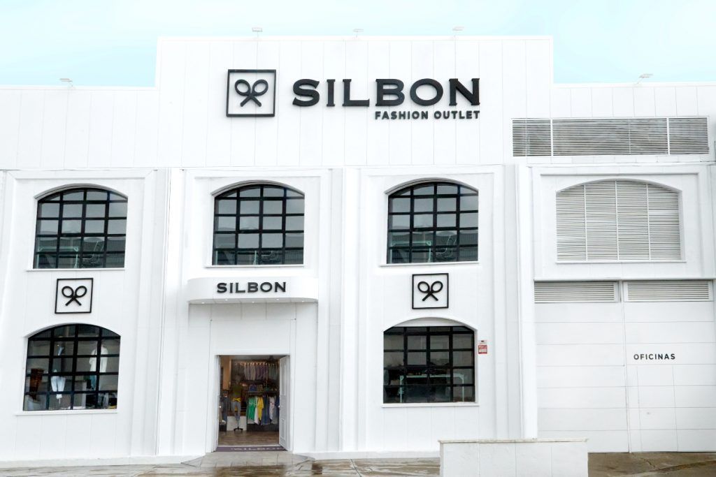 Silbon inaugura su primer outlet con éxito a pesar de las limitaciones de aforo por el protocolo Covid-19 Silbon inaugura su primer outlet con éxito a pesar de las limitaciones de aforo por el protocolo Covid-19 - Gastronomía y Moda