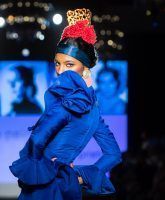 Apoteósica vuelta a la pasarela de la moda flamenca de la mano de We Love Flamenco. Paco Prieto: ‘De las de peina y volantes’. Foto: Aníbal González© - Gastronomía y Moda