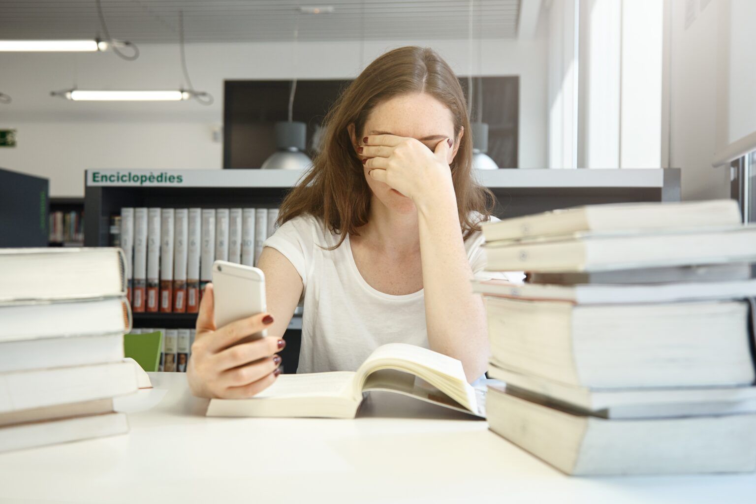 La ansiedad ya afecta a uno de cada cinco menores en España y alerta a familias y colegios - Gastronomía y Moda