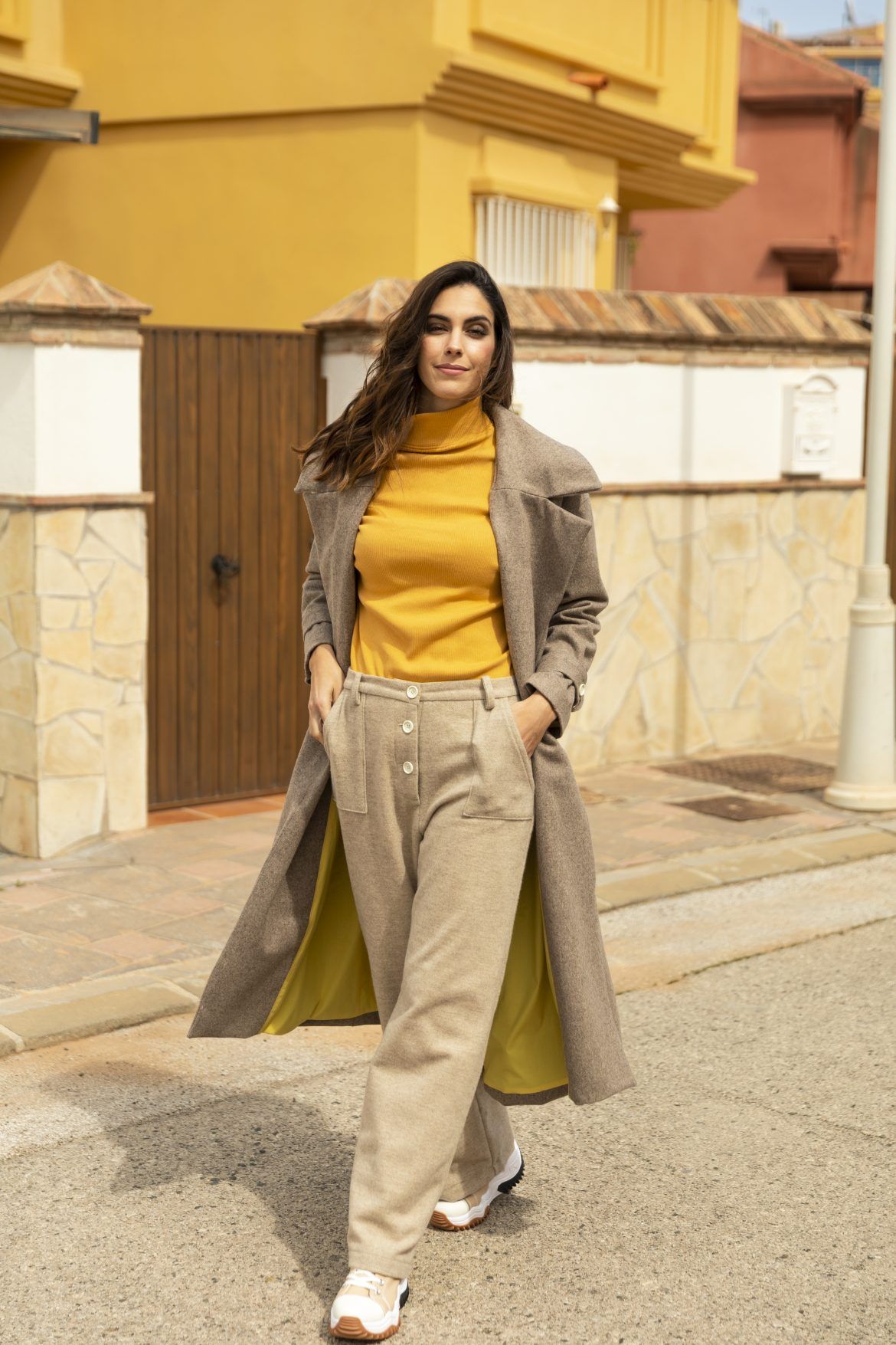 El abrigo de moda de este año lo tiene MR BRAVO MR BRAVO está de vuelta con “Hannah”, su nueva propuesta para este otoño/invierno - Gastronomía y Moda