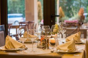 Andalucía - Los ayuntamientos podrán ampliar hasta las 3.00 horas el cierre de establecimientos de hostelería - Gastronomía y Moda