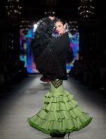 Apoteósica vuelta a la pasarela de la moda flamenca de la mano de We Love Flamenco. Pablo Retamero y Juanjo Bernal: ‘Gachí’. Foto: Aníbal González© - Gastronomía y Moda