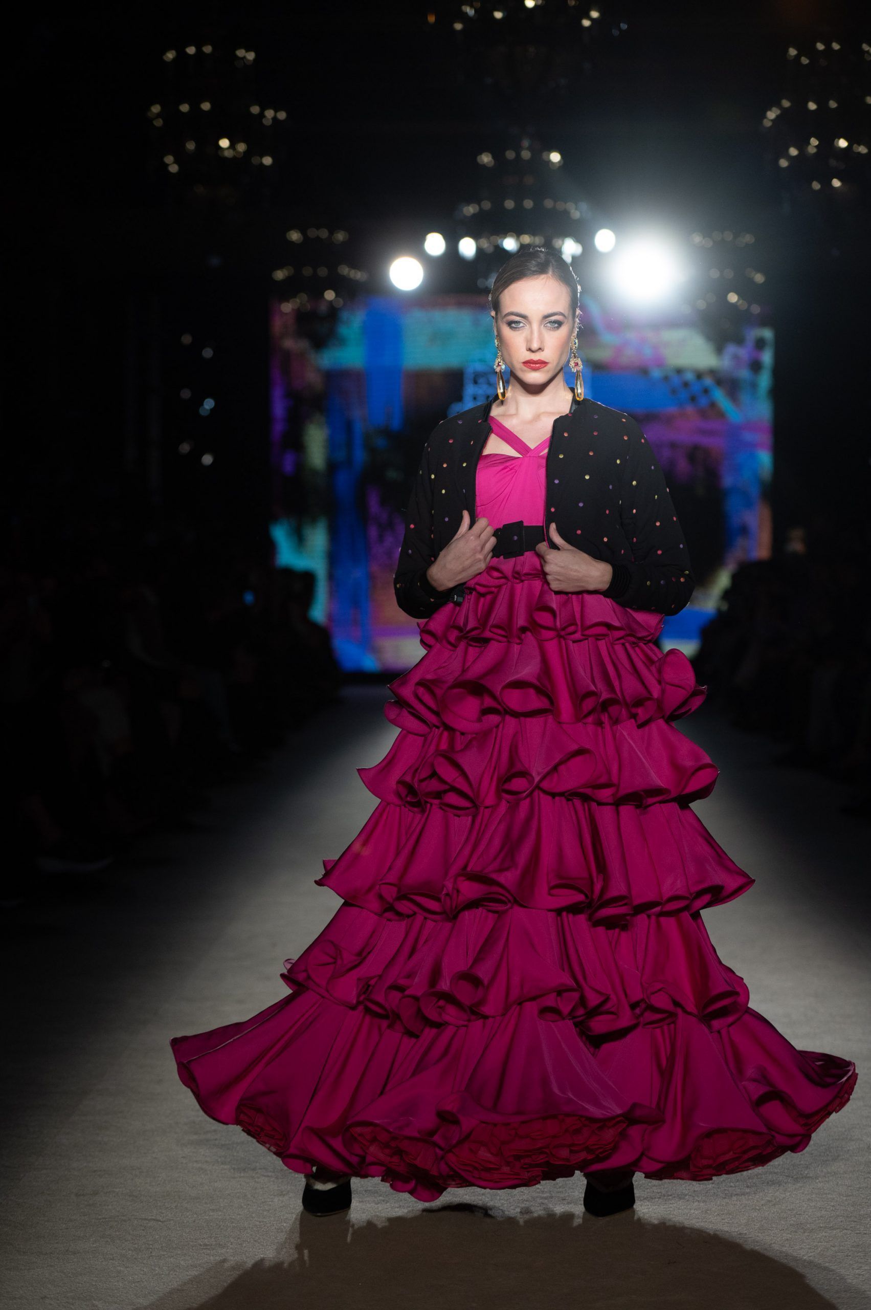 Apoteósica vuelta a la pasarela de la moda flamenca de la mano de We Love Flamenco. Pablo Retamero y Juanjo Bernal: ‘Gachí’. Foto: Aníbal González© - Gastronomía y Moda
