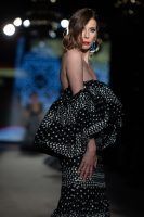 Apoteósica vuelta a la pasarela de la moda flamenca de la mano de We Love Flamenco. Pablo Retamero y Juanjo Bernal: ‘Gachí’. Foto: Aníbal González© - Gastronomía y Moda