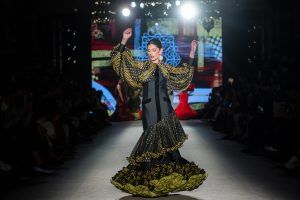 Apoteósica vuelta a la pasarela de la moda flamenca de la mano de We Love Flamenco. Pablo Retamero y Juanjo Bernal: ‘Gachí’. Foto: Aníbal González© - Gastronomía y Moda